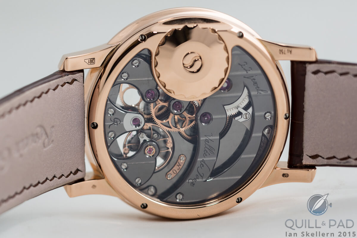 The Romain Gauthier HMS Ten features a flat crown on the back