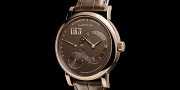 Lange 1 Daymatic, renovado aspecto con Honeygold y en marrón