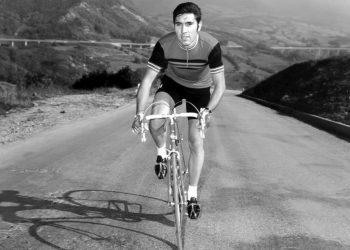 Breitling rinde homenaje a Eddy Merckx con un B01 Top Time