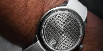 Party on the Wrist: Reviewing the Sartory Billard SB10 Jumping Hour ‘Disco Ball’